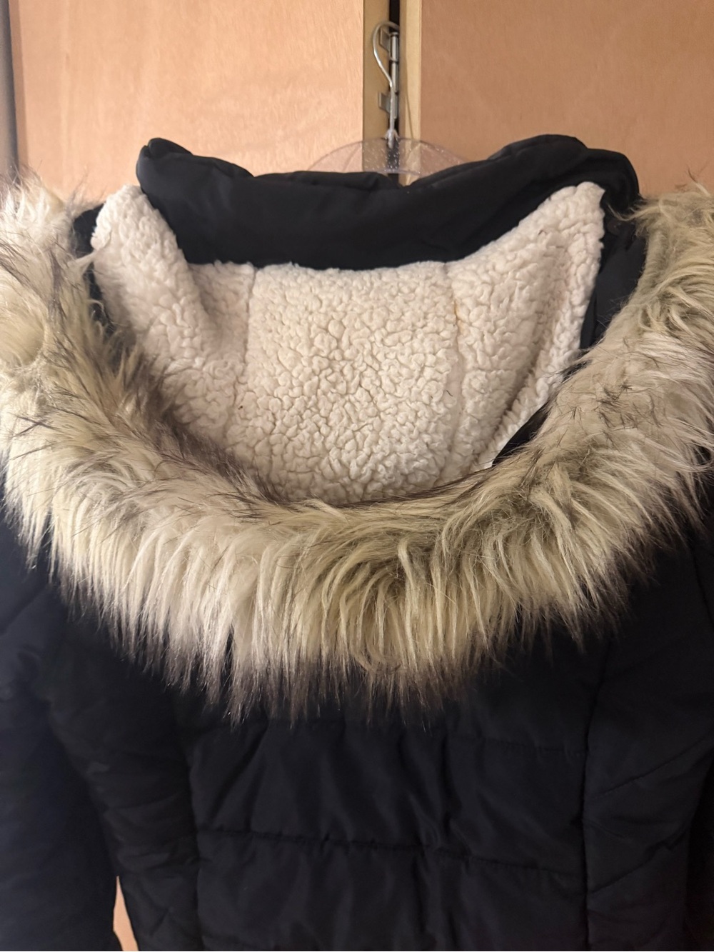 American Eagle Outfitters Y2K - Black Hooded Cropped Puffer Jacket - Picture 6 of 7